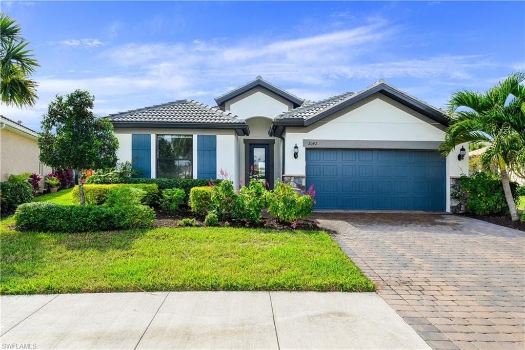 2042 Minneola ST NAPLES, FL 34120