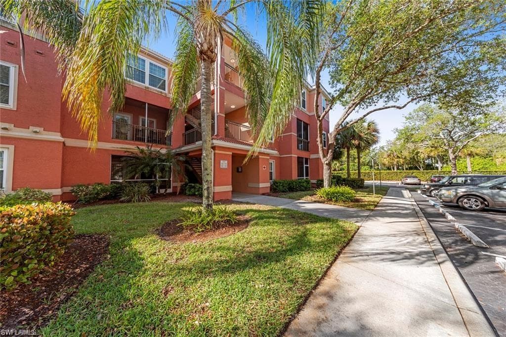 23600 WALDEN CENTER DR 305 BONITA SPRINGS, FL 34134