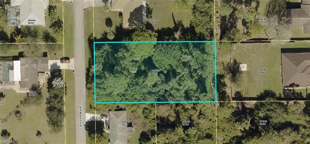 702 Jefferson AVE LEHIGH ACRES, FL 33936