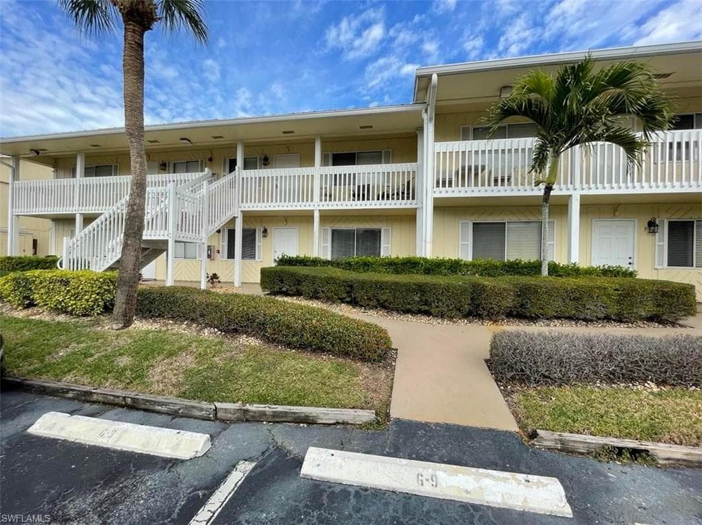 4605 Bayshore DR G2 NAPLES, FL 34112
