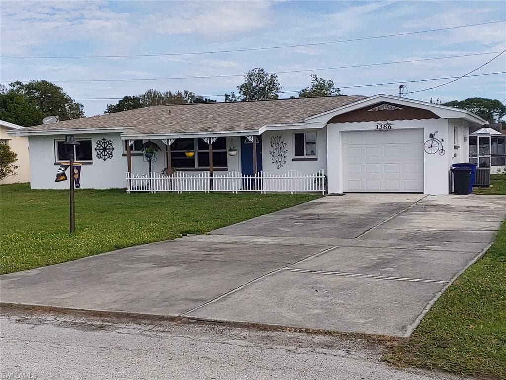 1386 Pine AVE NORTH FORT MYERS, FL 33917
