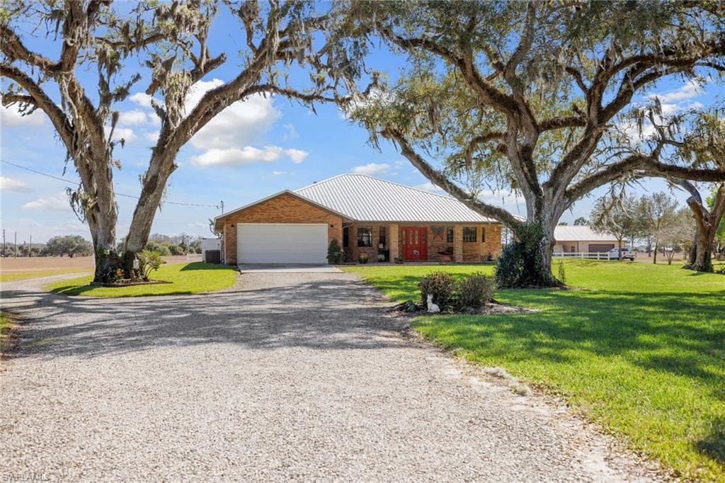 2475 Frontier CIR LABELLE, FL 33935