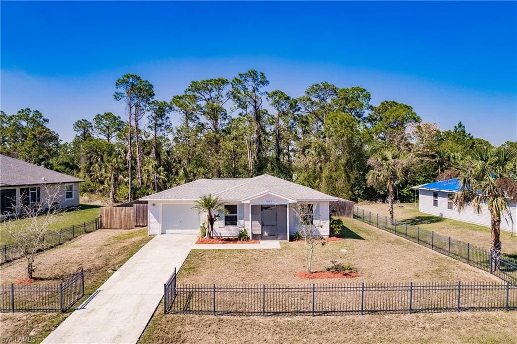 5003 N Obispo CIR LABELLE, FL 33935
