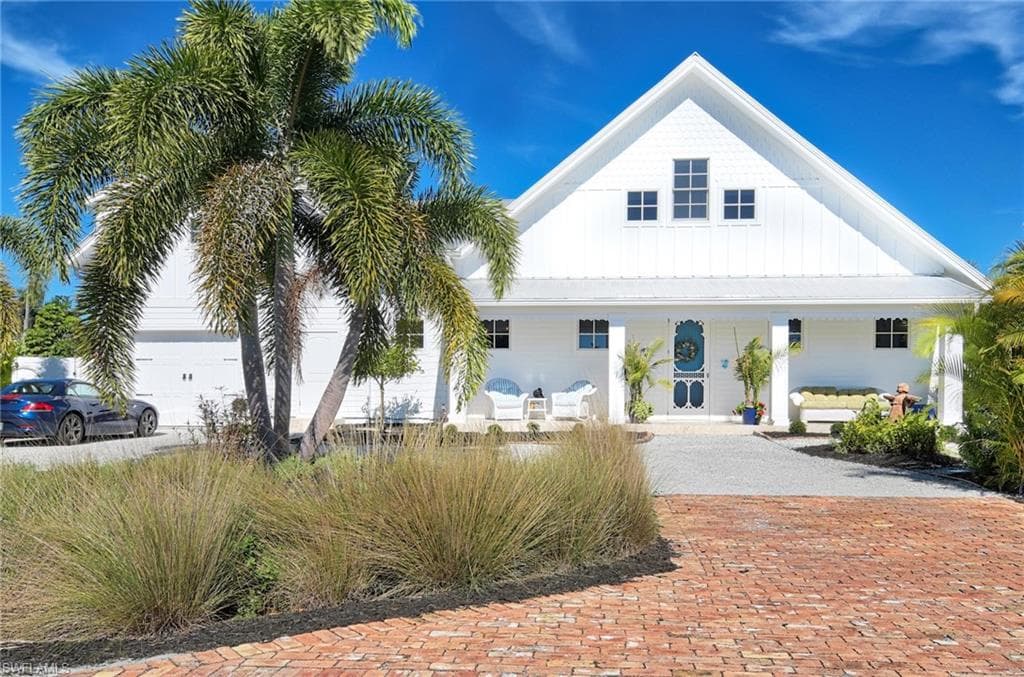 535 93rd AVE N NAPLES, FL 34108