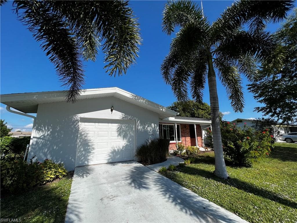 923 SE 32nd ST CAPE CORAL, FL 33904