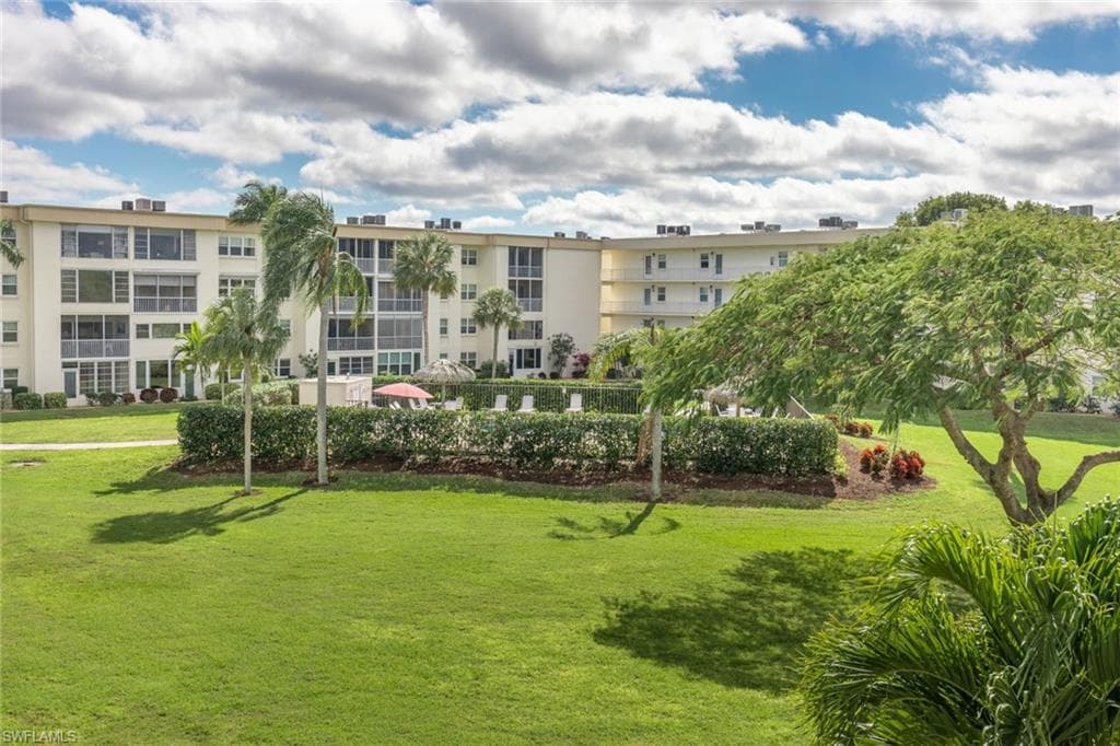 6102 Augusta DR 305 FORT MYERS, FL 33907