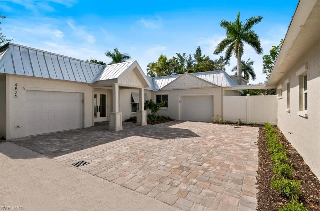 4838 West BLVD NAPLES, FL 34103