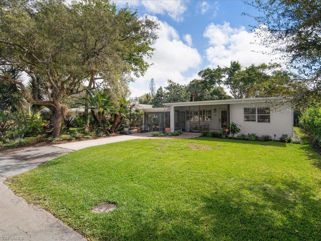 1140 9th AVE N NAPLES, FL 34102