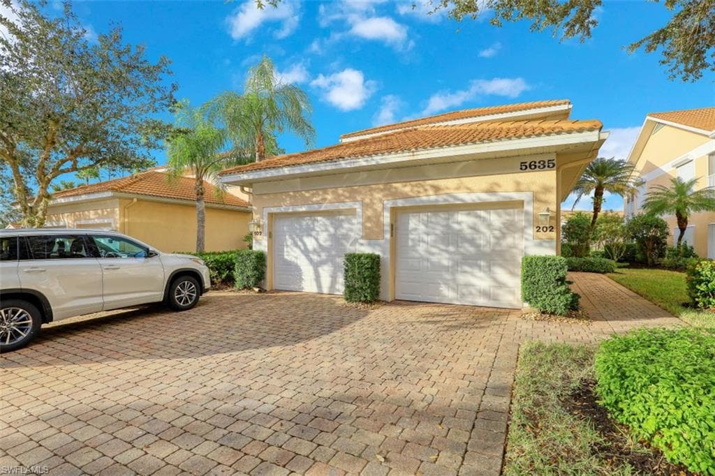 5635 Sherborn DR 202 NAPLES, FL 34110