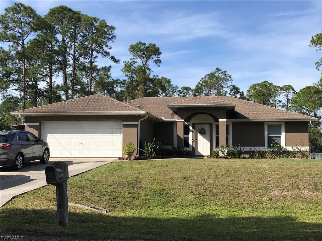2023 Grayson AVE ALVA, FL 33920
