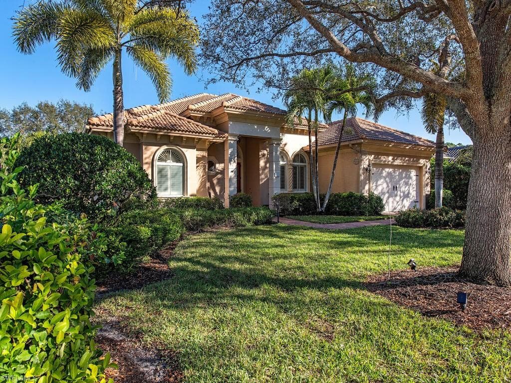 495 Saddlebrook LN NAPLES, FL 34110