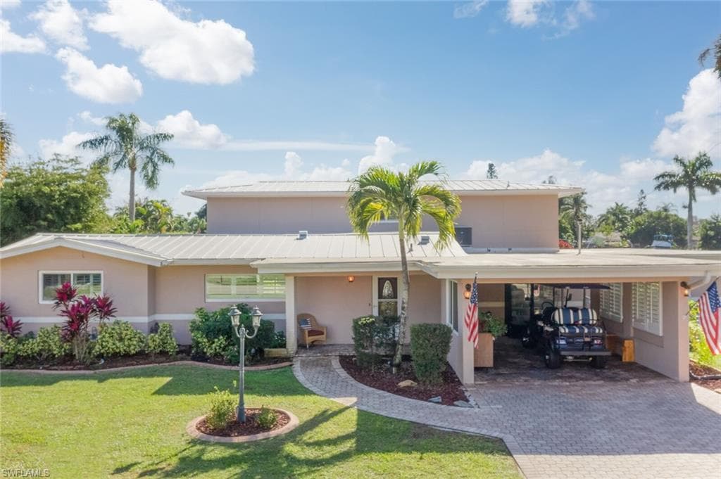 84 Cardinal DR NORTH FORT MYERS, FL 33917