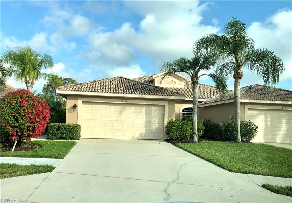 6528 Castlelawn PL 65 NAPLES, FL 34113