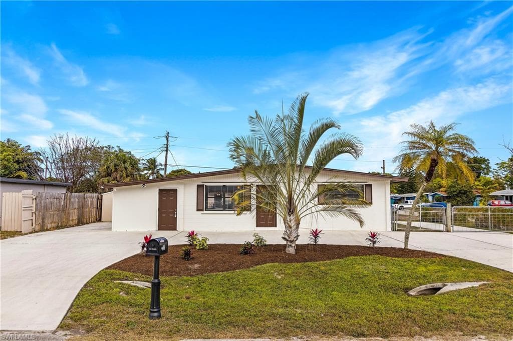 2217 Coronet ST FORT MYERS, FL 33907
