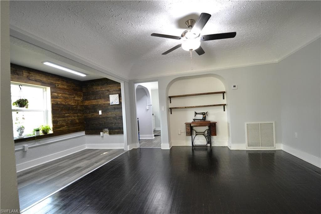 2023 Canal ST FORT MYERS, FL 33901