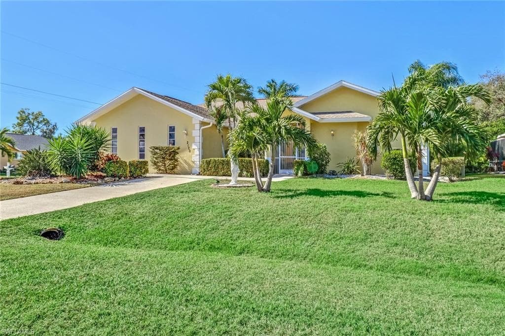 2120 SW 8th CT CAPE CORAL, FL 33991
