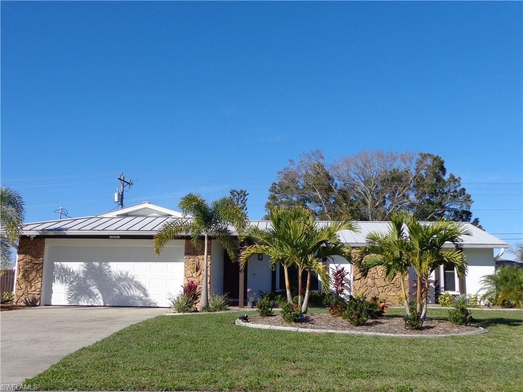 2121 SE 1st TER CAPE CORAL, FL 33990