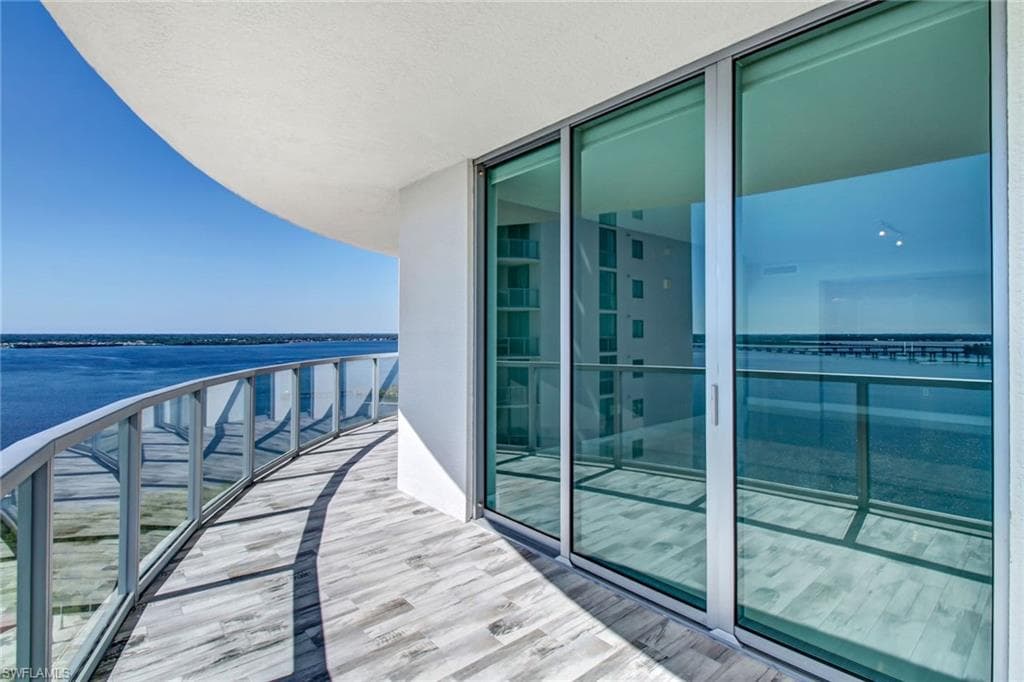 3000 Oasis Grand BLVD 2007 FORT MYERS, FL 33916