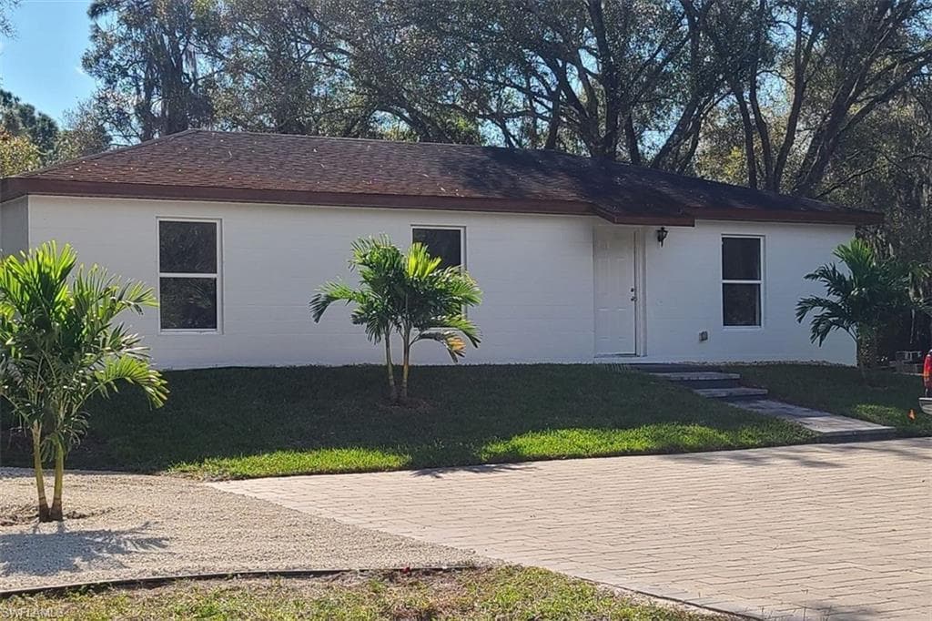 881 Lincoln AVE LABELLE, FL 33935