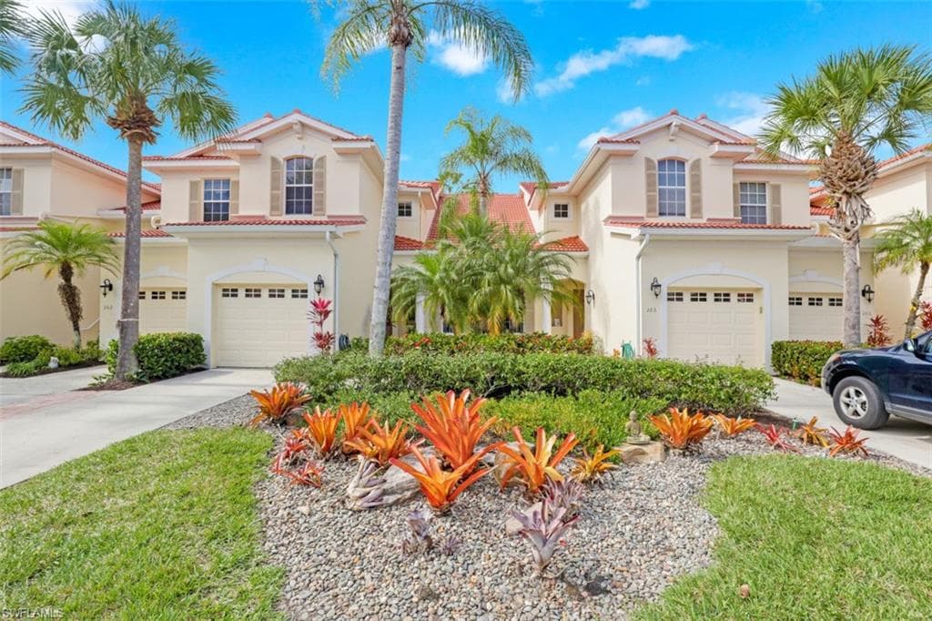 4685 Winged Foot CT 2-102 NAPLES, FL 34112