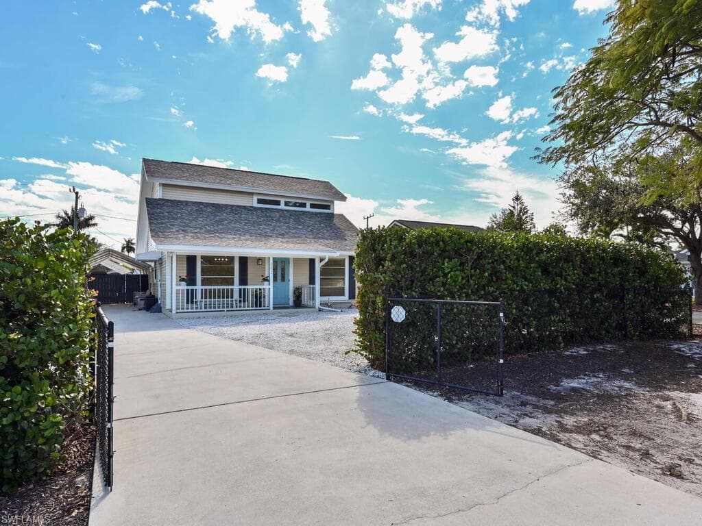 862 97th AVE N NAPLES, FL 34108