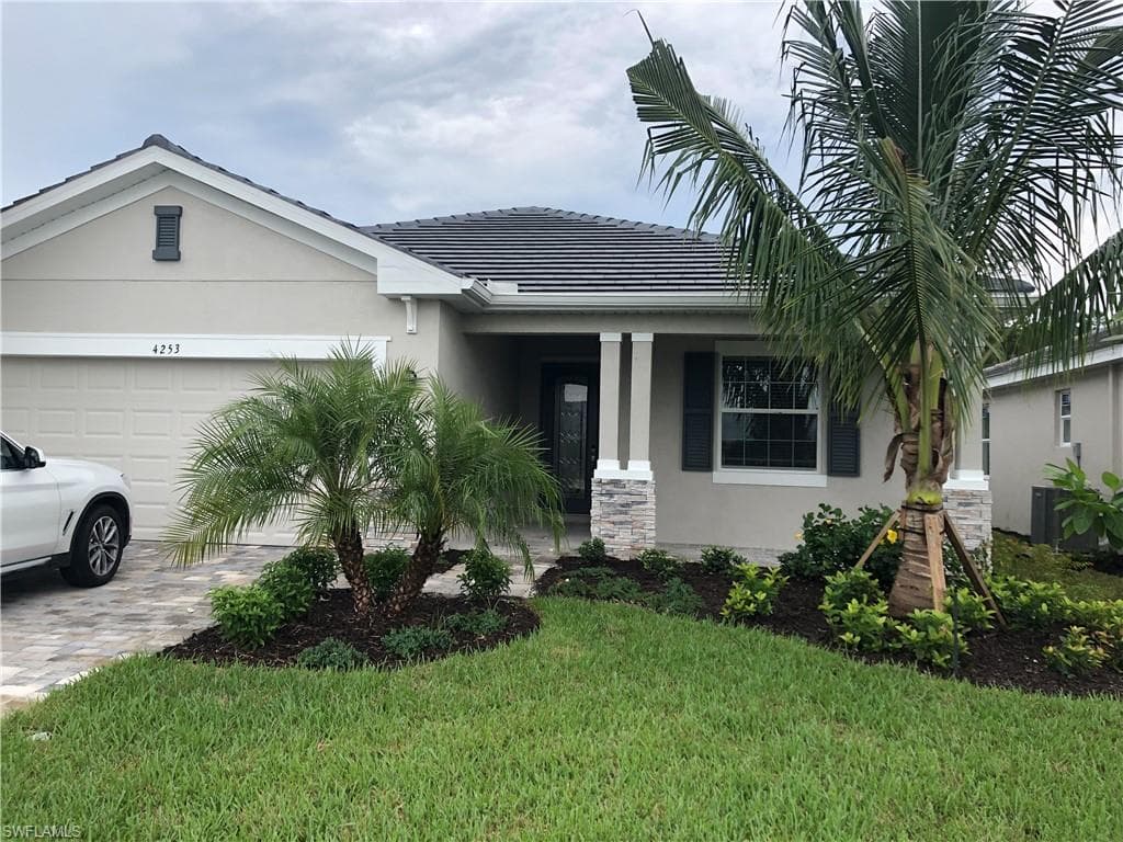 4253 Bluegrass DR FORT MYERS, FL 33916