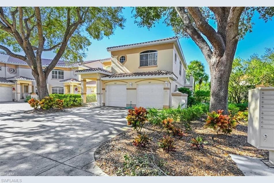 28060 Palmas Grandes LN 207 BONITA SPRINGS, FL 34135