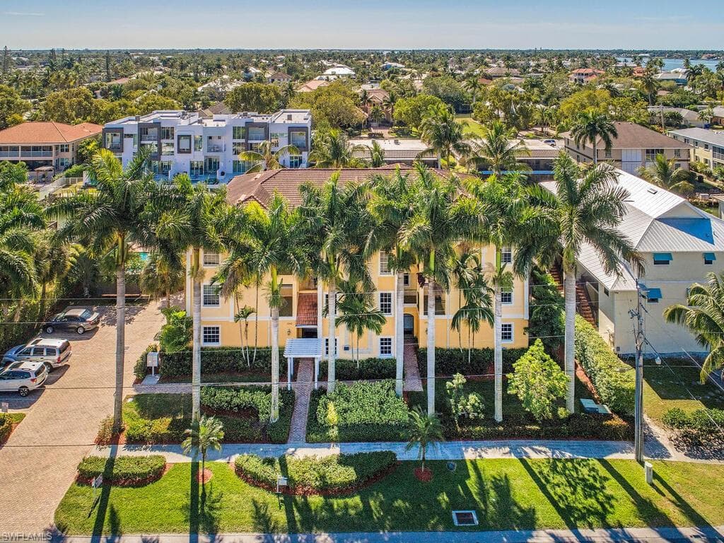 1540 Blue Point AVE 201 NAPLES, FL 34102