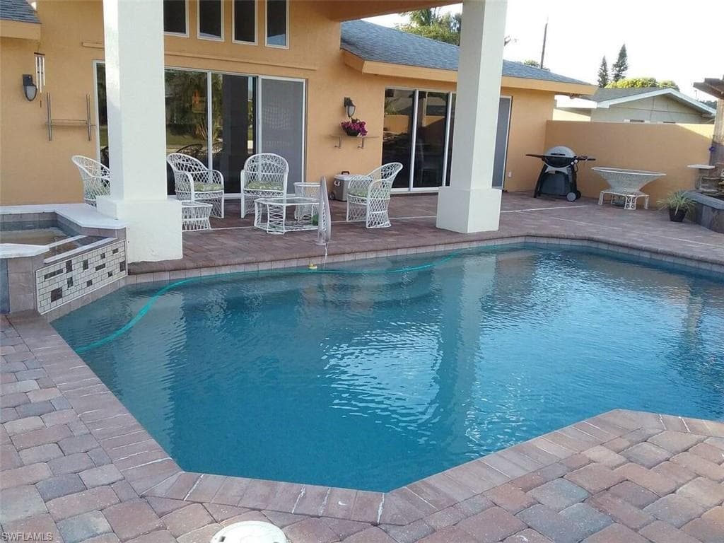 5233 Versailles CT CAPE CORAL, FL 33904