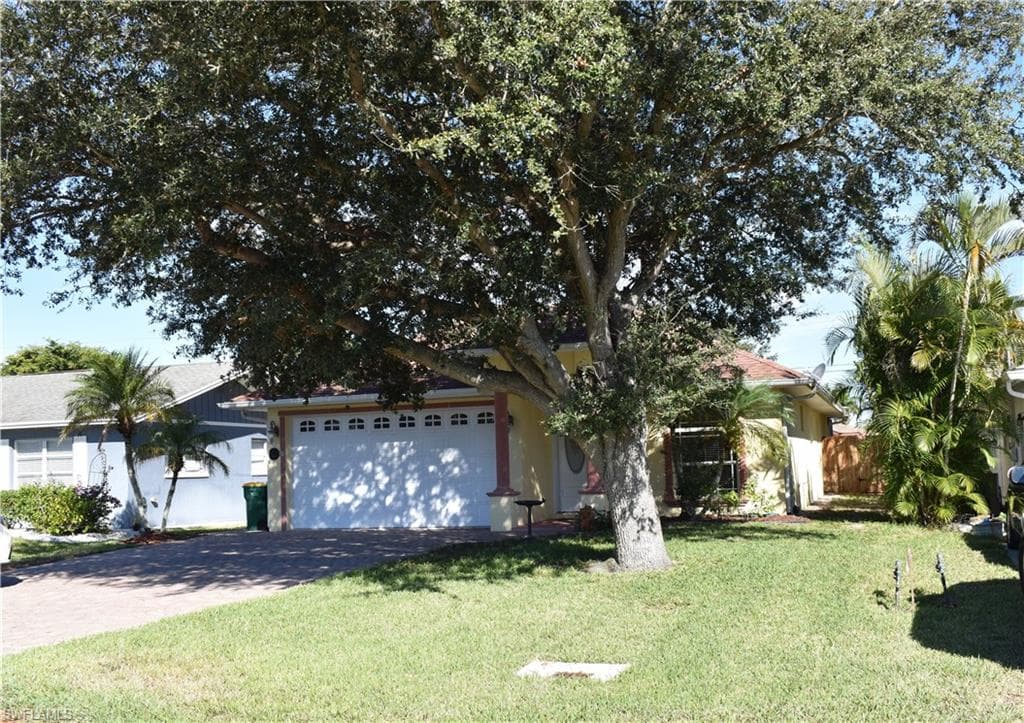 725 95th AVE N NAPLES, FL 34108