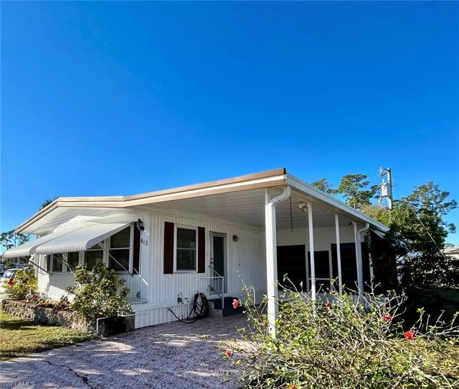 613 Pine Grove CT NORTH FORT MYERS, FL 33917