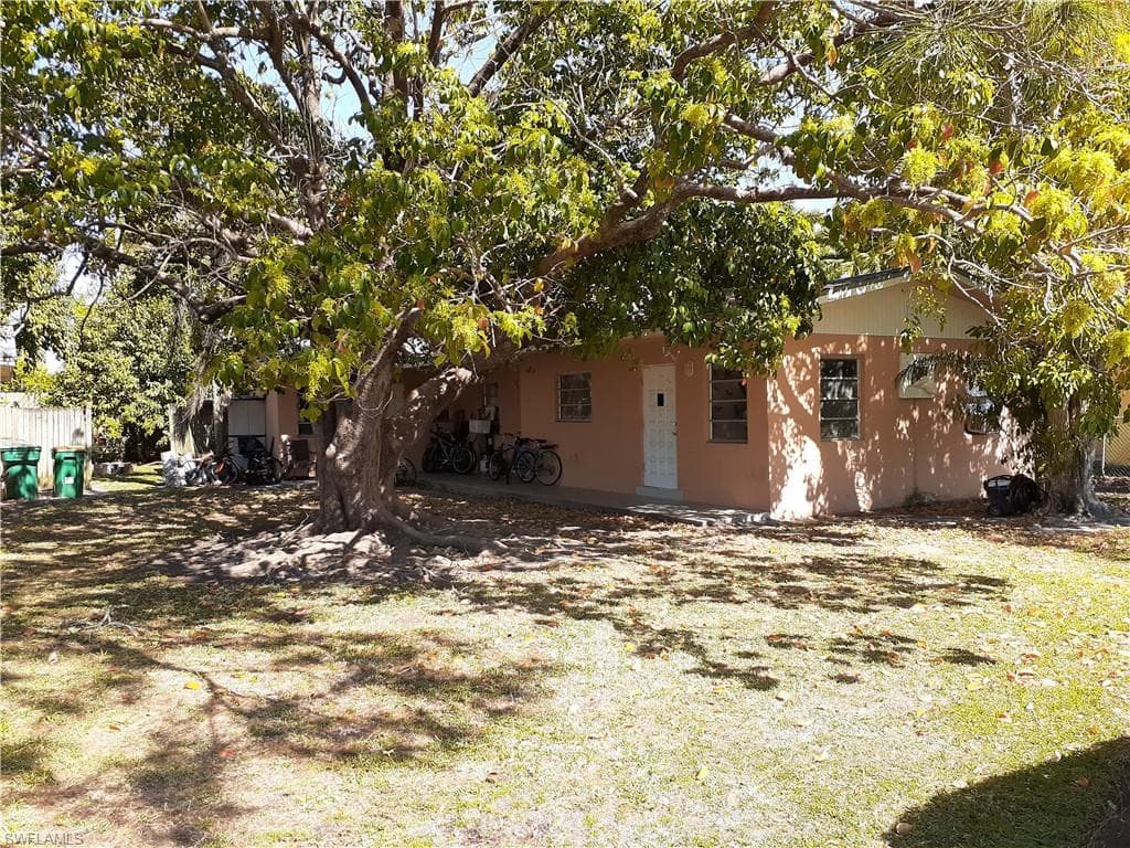 683 100th AVE N NAPLES, FL 34108