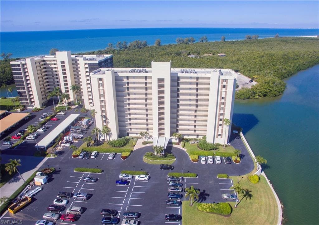 17 Bluebill AVE 902 NAPLES, FL 34108