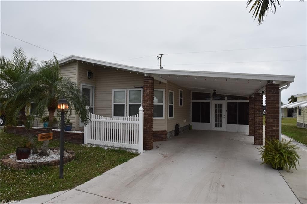 9062 Flamingo CIR NORTH FORT MYERS, FL 33903