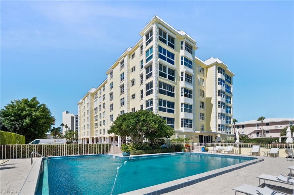 1900 Gulf Shore BLVD N 403 NAPLES, FL 34102