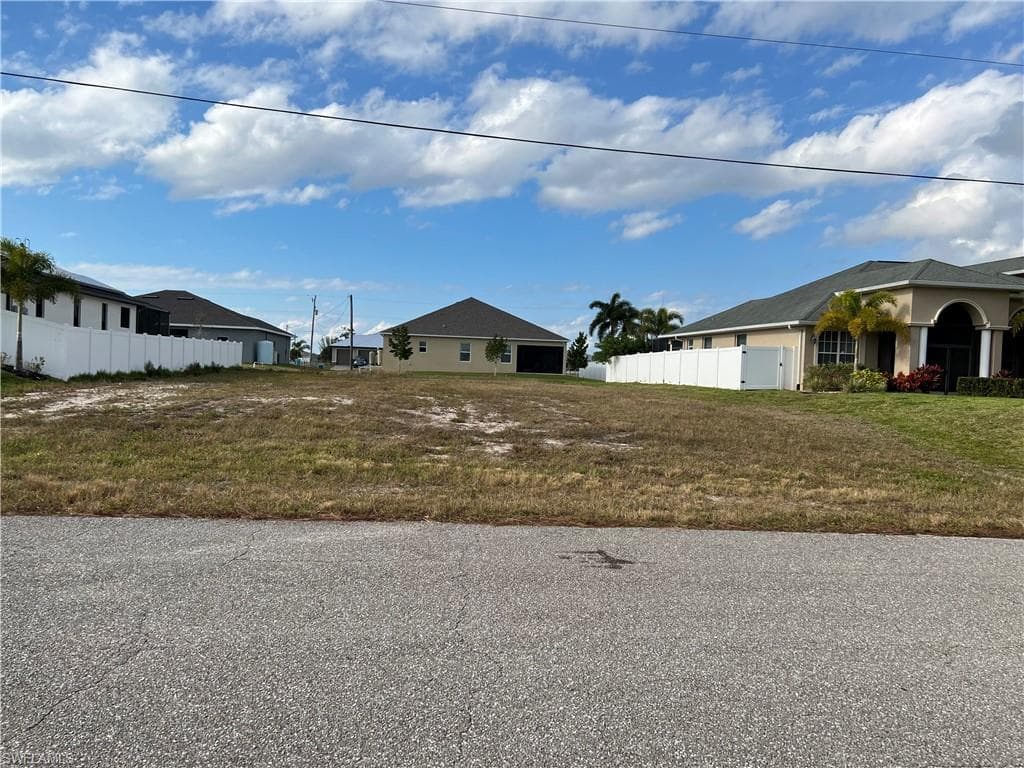 3537 NW 21st ST CAPE CORAL, FL 33993