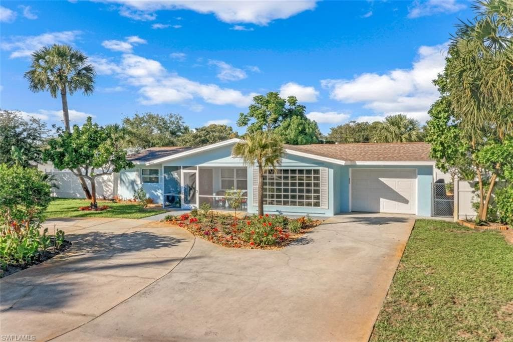 1173 29th AVE N NAPLES, FL 34103