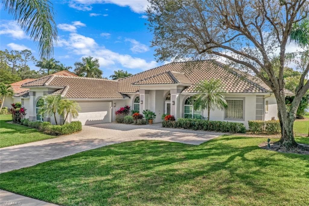 2104 Imperial CIR NAPLES, FL 34110
