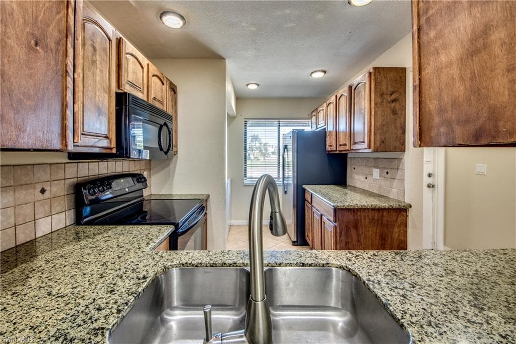 2135 SE 15th PL 103 CAPE CORAL, FL 33990