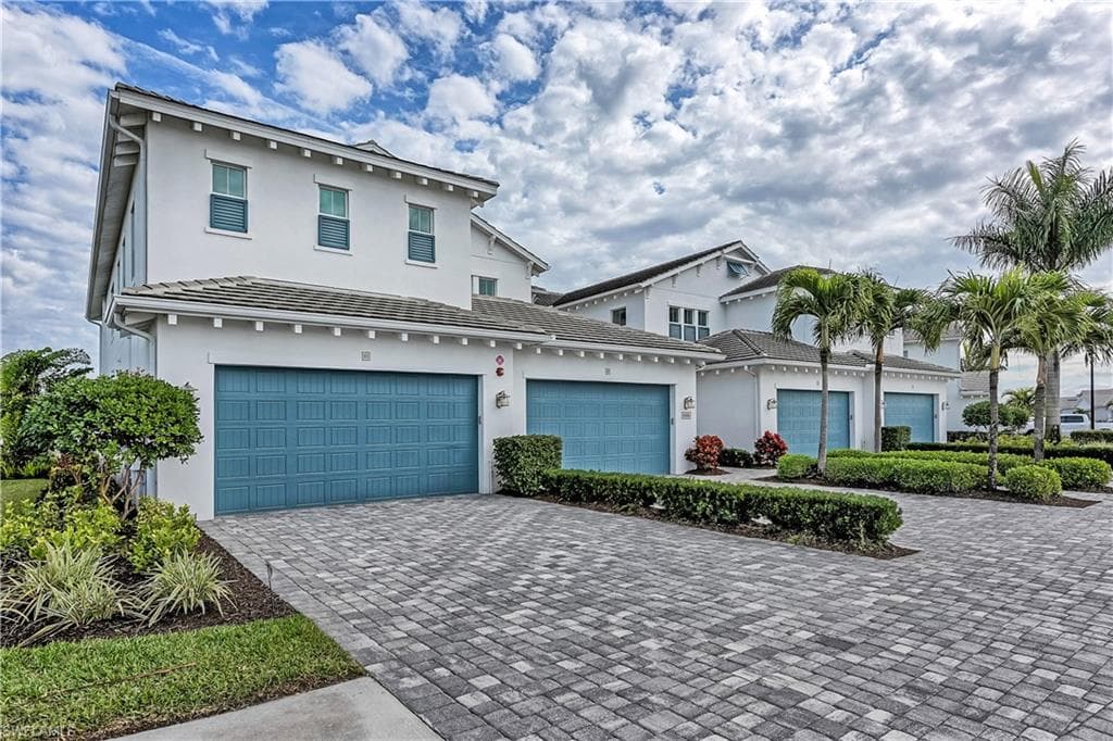 8886 Saint Lucia DR 101 NAPLES, FL 34114