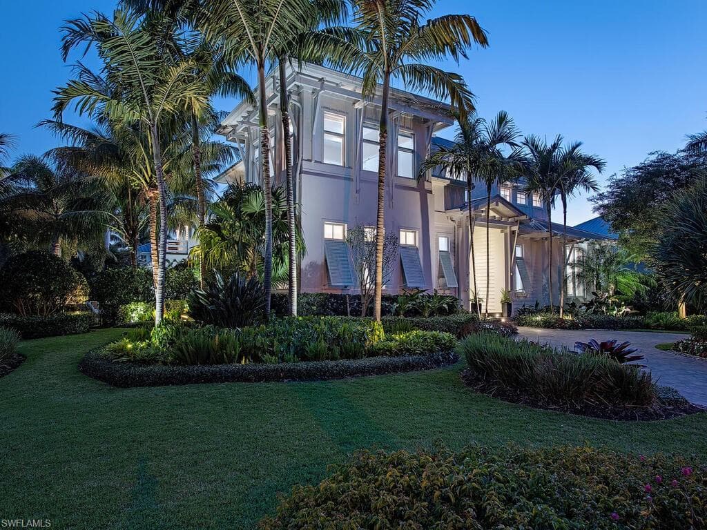 180 Central AVE NAPLES, FL 34102