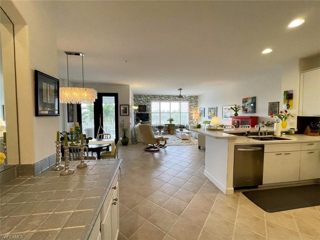 9131 Southmont CV 103 FORT MYERS, FL 33908