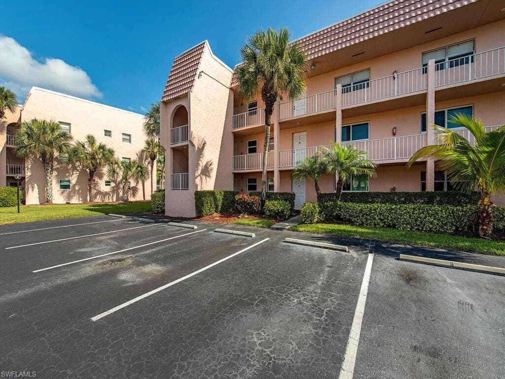 225 Turtle Lake CT 301 NAPLES, FL 34105