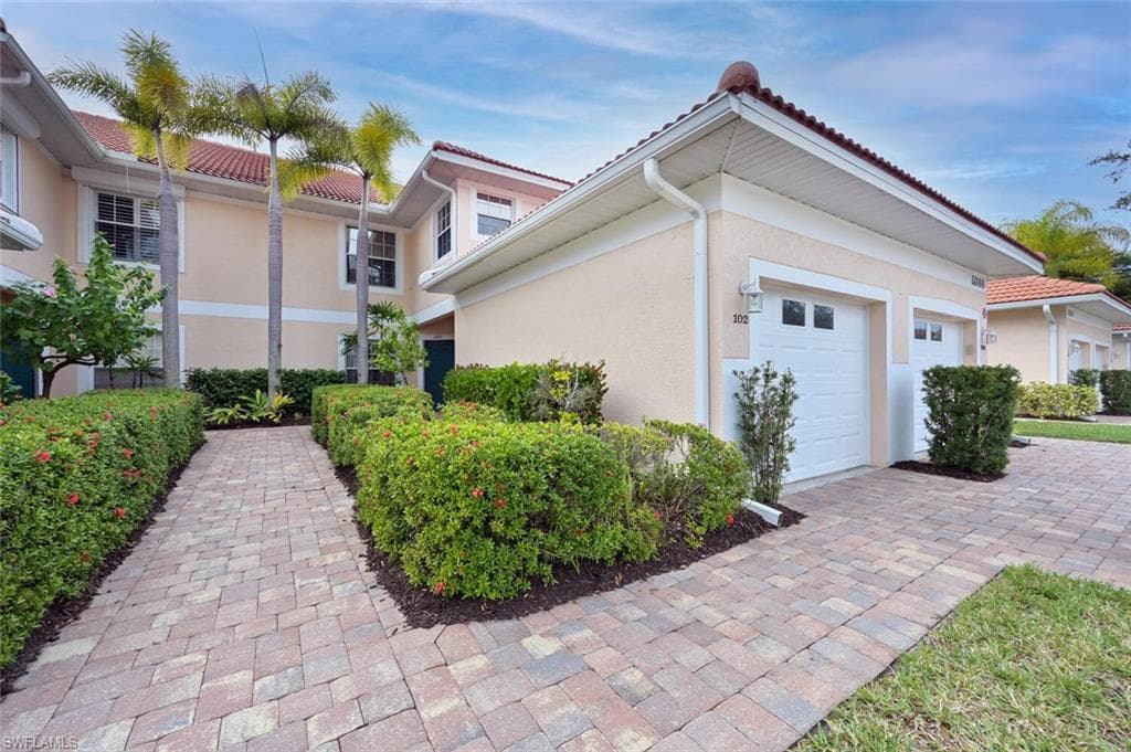 5360 Andover DR 102 NAPLES, FL 34110
