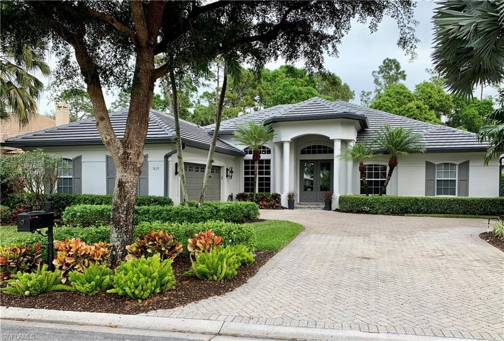 1619 Manchester CT NAPLES, FL 34109