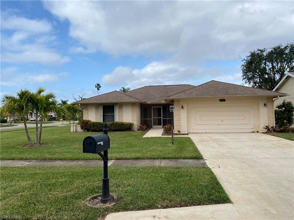 125 Bordeaux CIR NAPLES, FL 34112