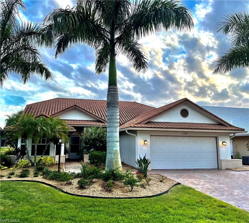 128 Saint James WAY NAPLES, FL 34104