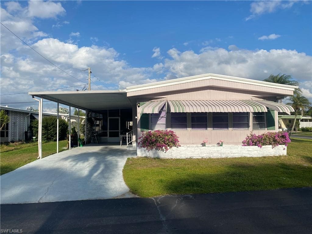 201 Carriage LN NORTH FORT MYERS, FL 33917