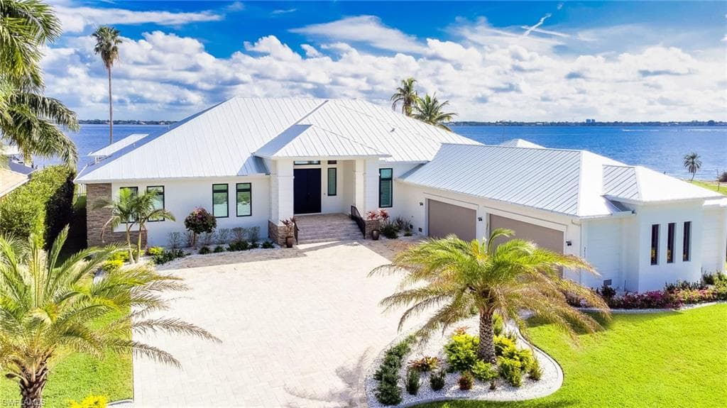 3711 SE 21st PL CAPE CORAL, FL 33904