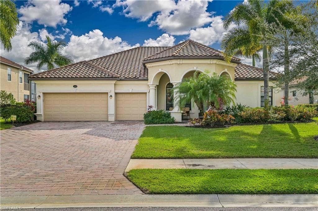 10130 Biscayne Bay LN NAPLES, FL 34120